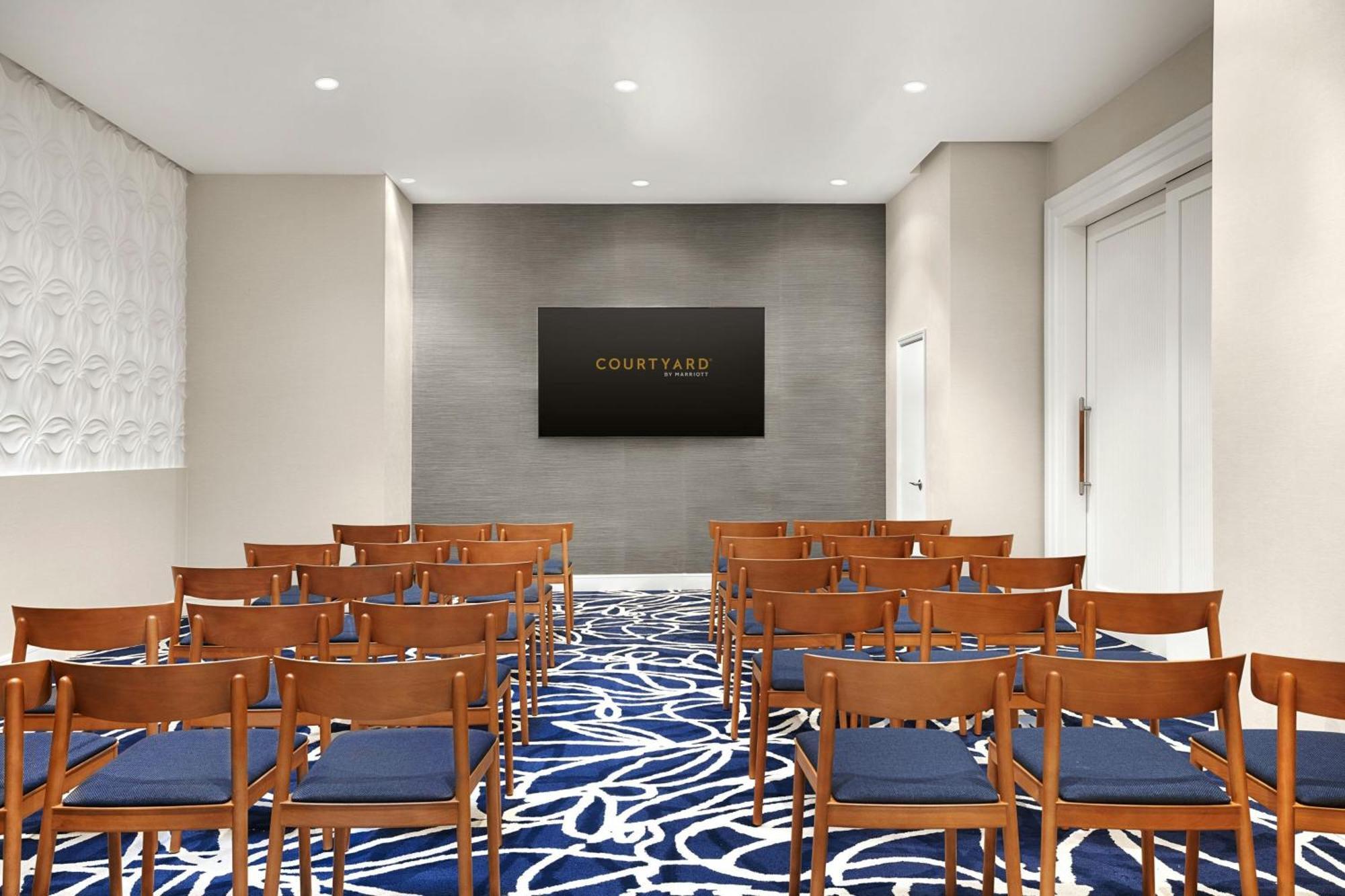 Courtyard By Marriott Manhattan/chelsea Hotel 4*