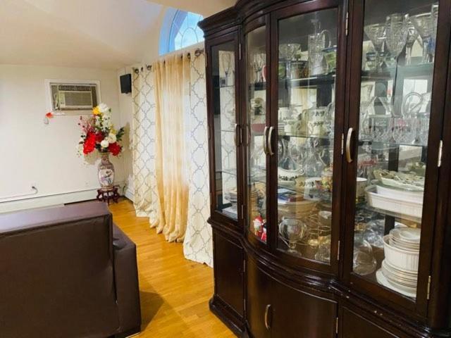 Dreamy 3 Bedroom 2 Baths Master Apartment *