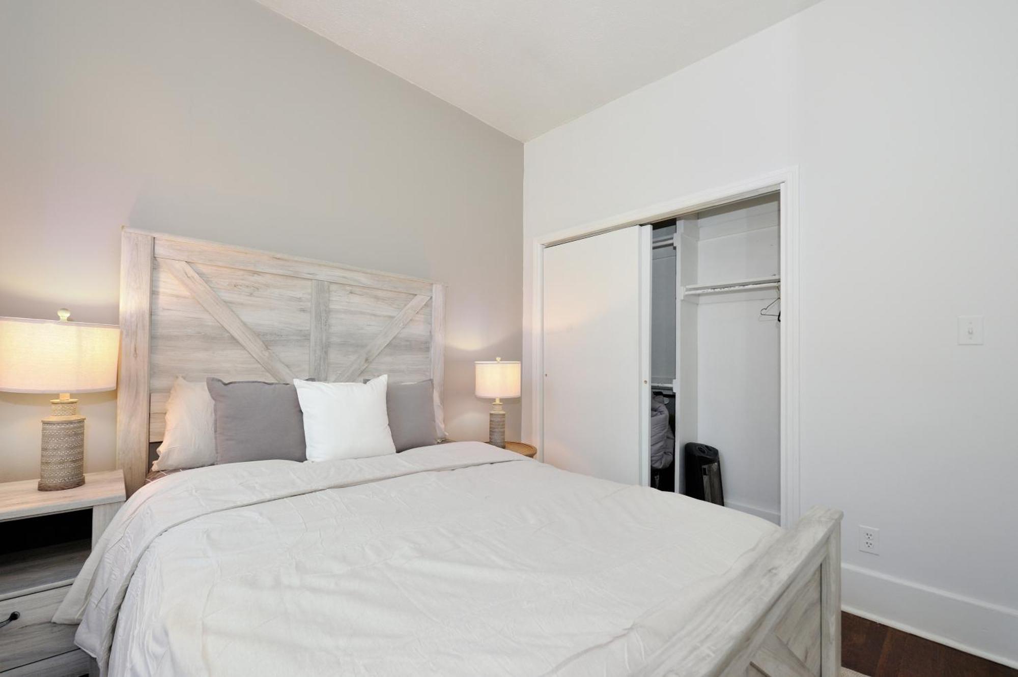 5 Bedroom 2 Bath Full Floor Midtown Apartment New York