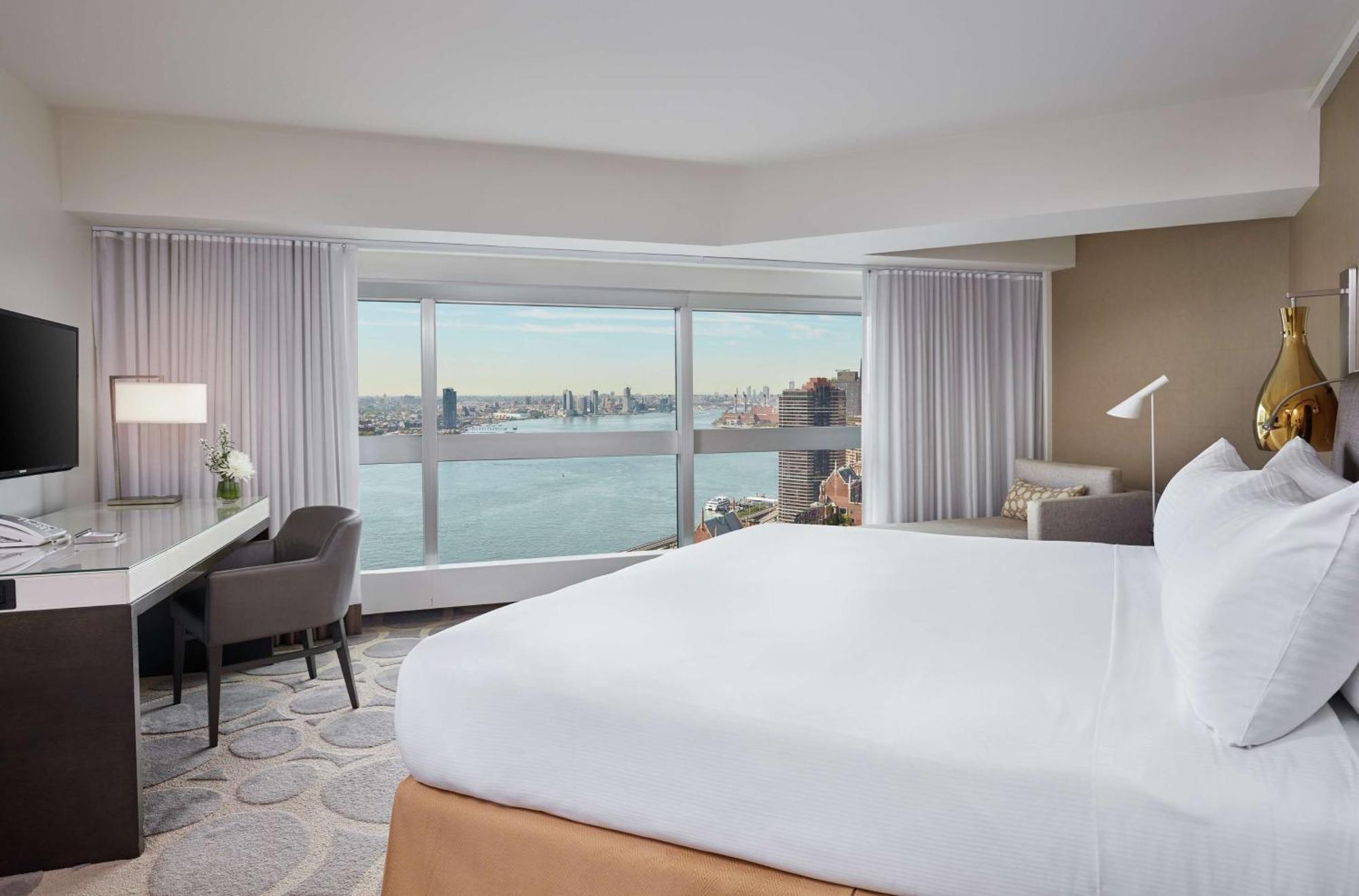 Millennium Hilton One Un Plaza 4*