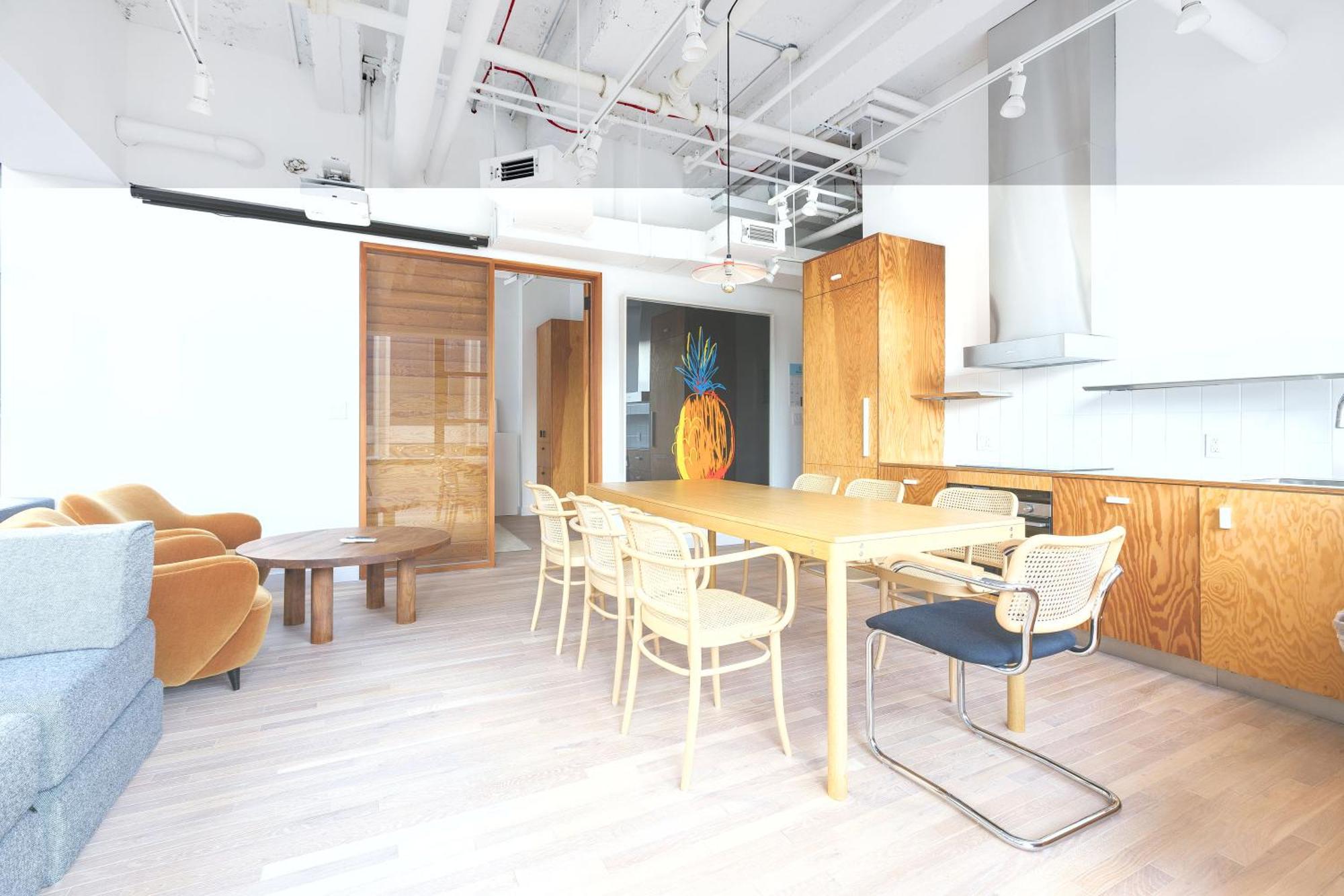 Placemakr Street Aparthotel 4*