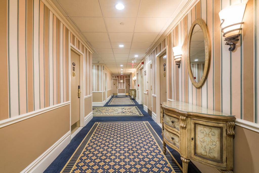 Wolcott Hotel