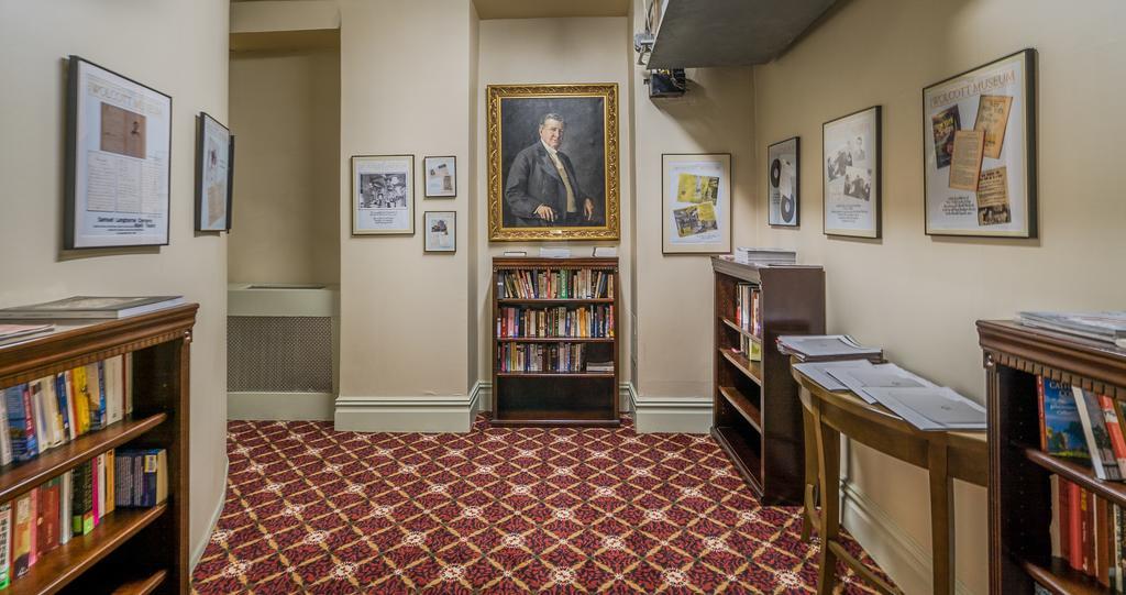 Wolcott Hotel