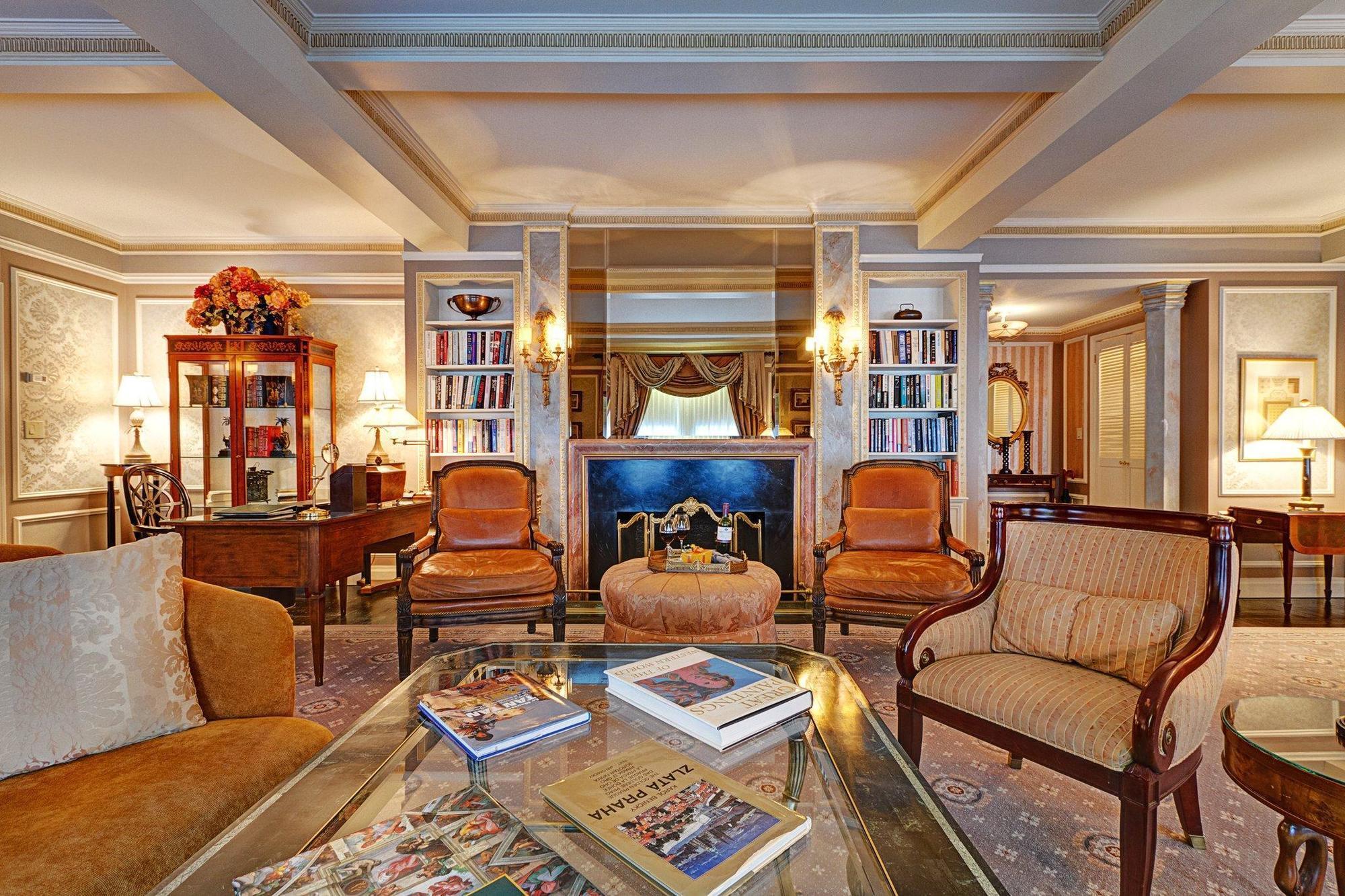Hotel Elysee By Library Collection 4*