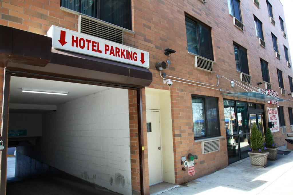 Hotel Corona - Laguardia Airport 3*