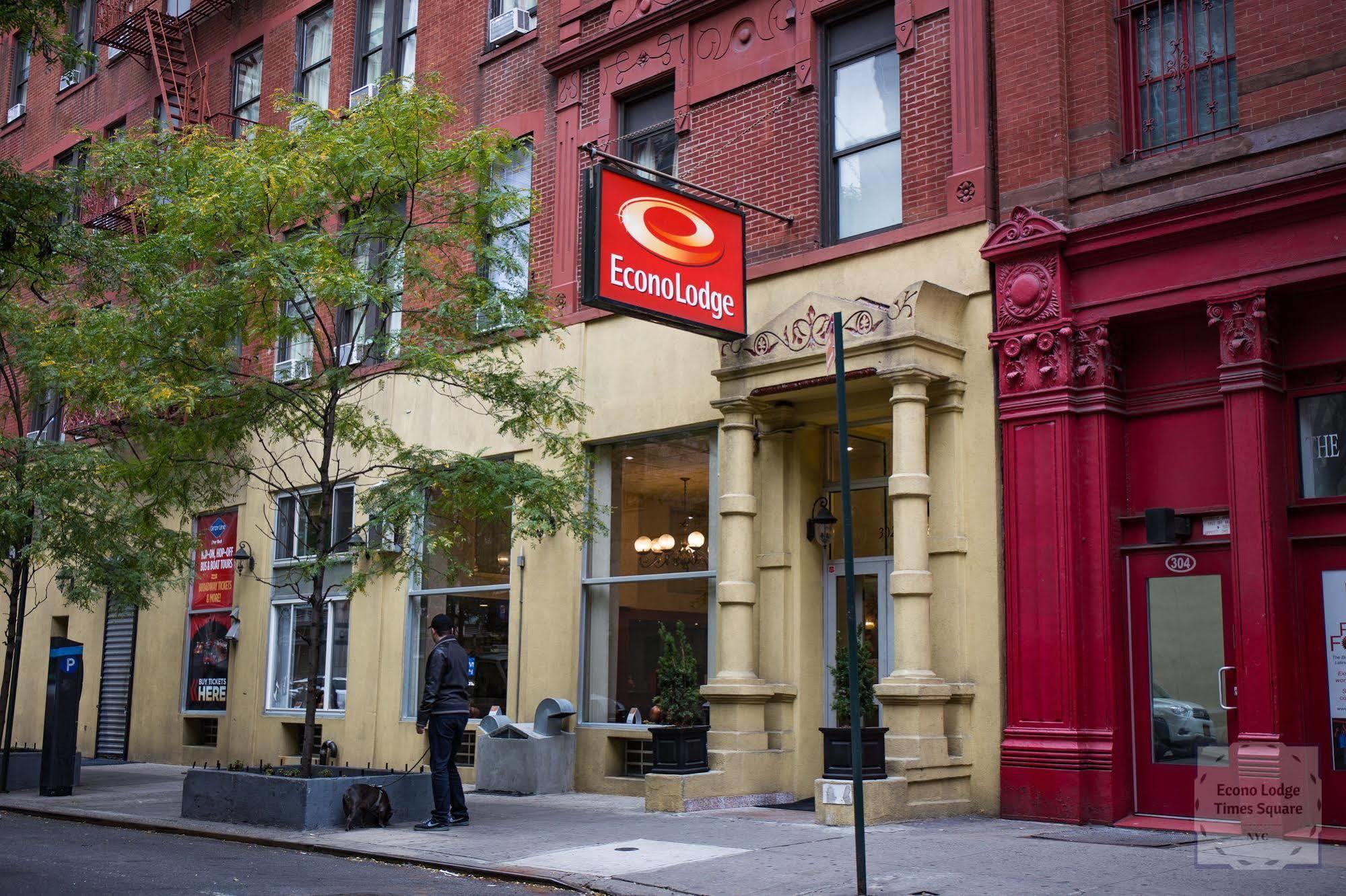 Econo Times Square Hotel 2*