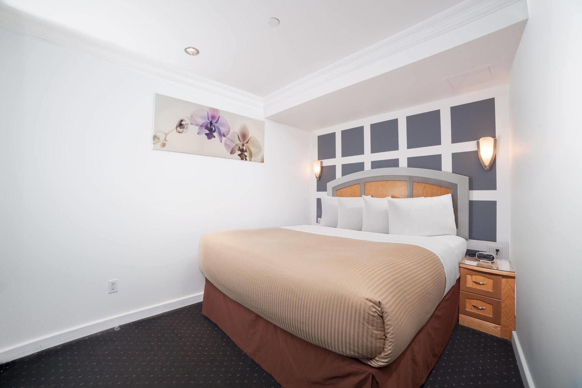 Mulberry Hotel 3*