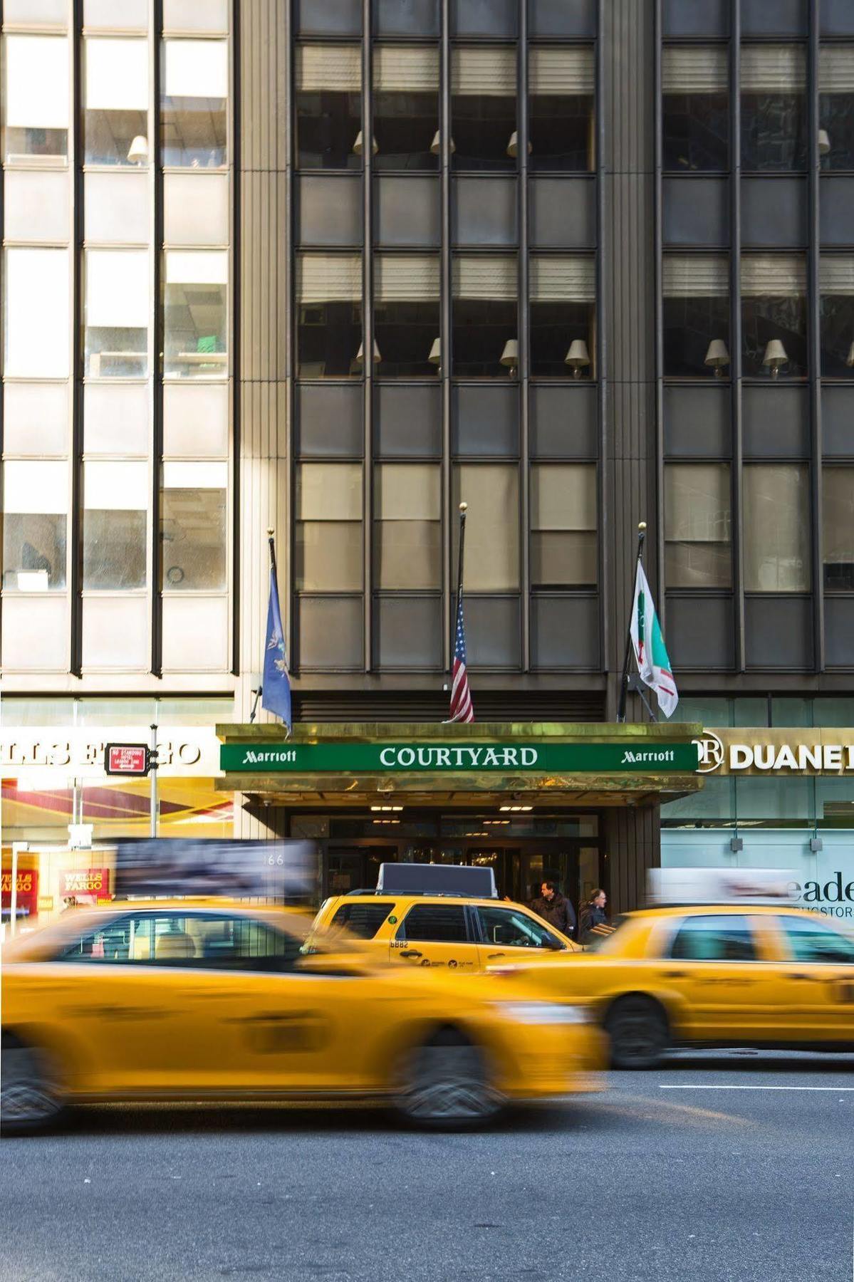 Courtyard Manhattan/midtown East Hotel 4*
