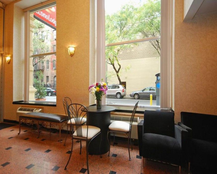 Econo Times Square Hotel 2*