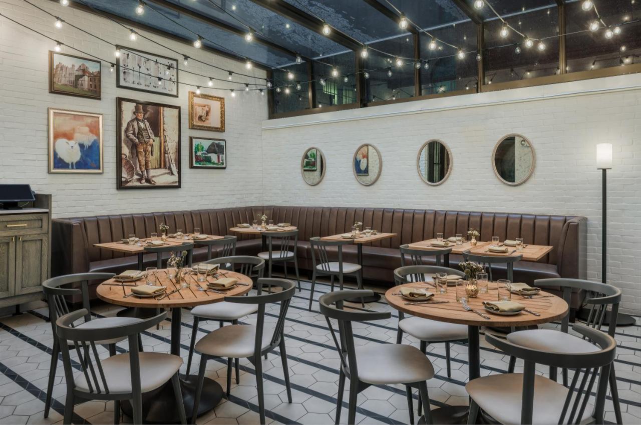 Merrion Row And Public House Hotel 4*