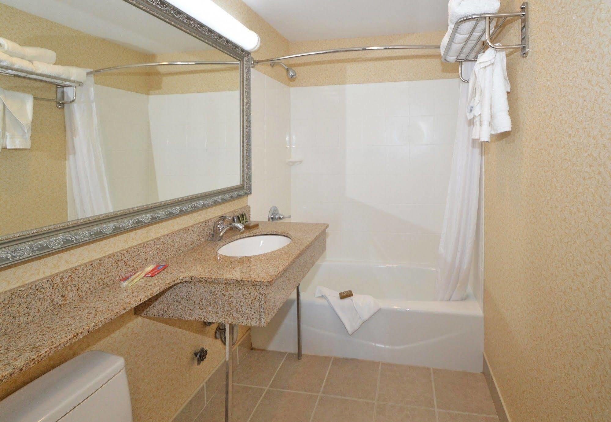 Corona - Laguardia Airport Hotel 3*