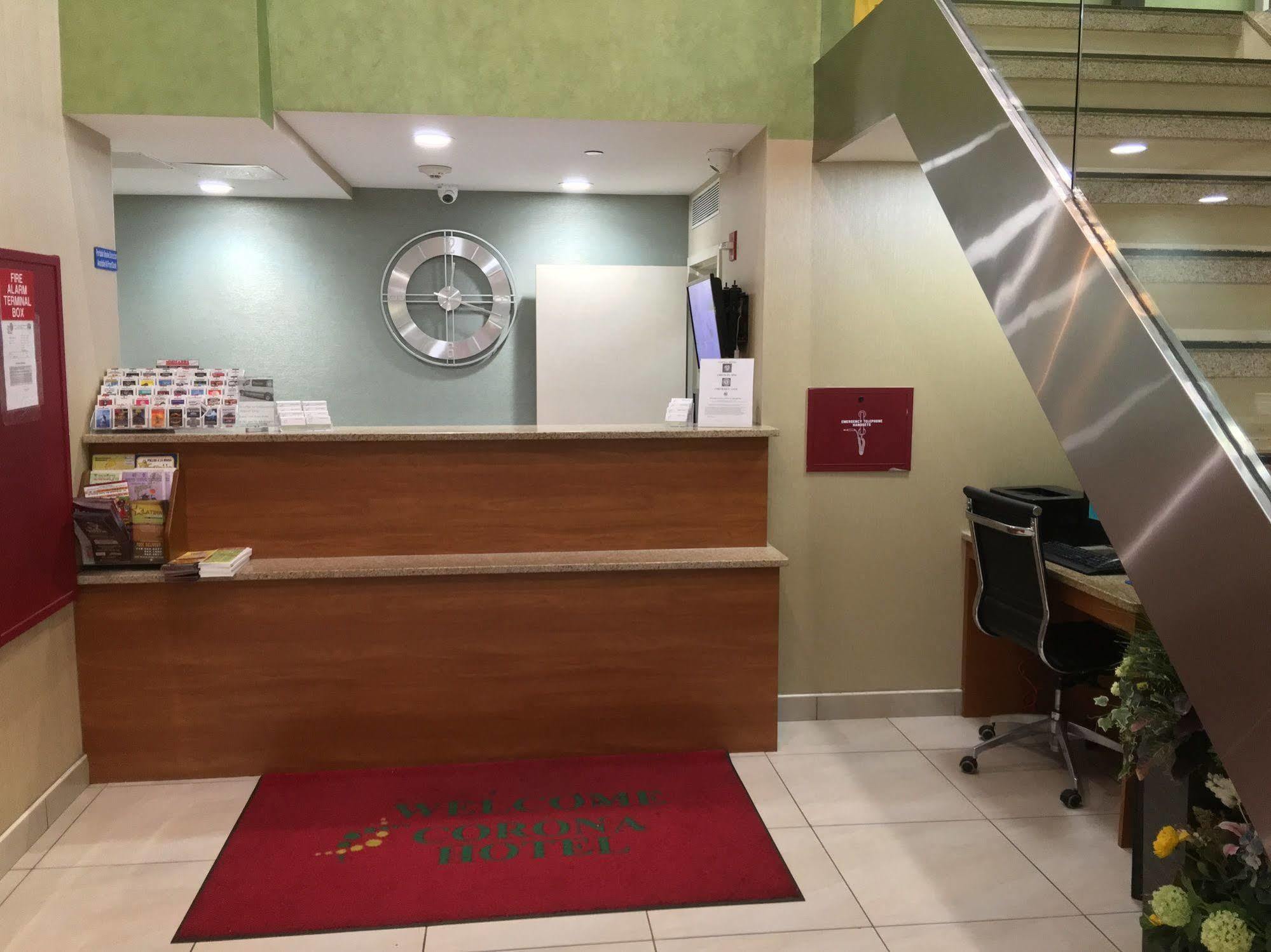 Corona - Laguardia Airport Hotel 3*