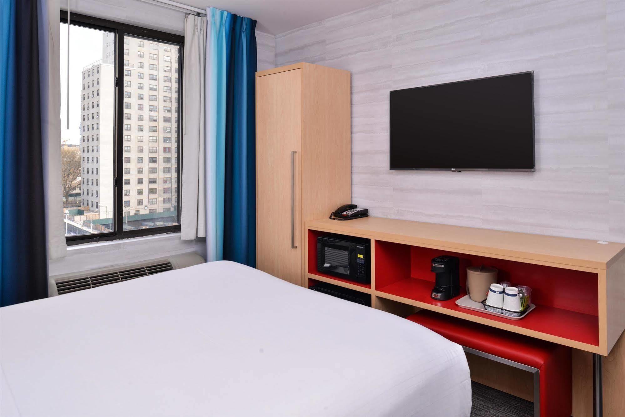 Red Lion And Brooklyn Hotel 3*