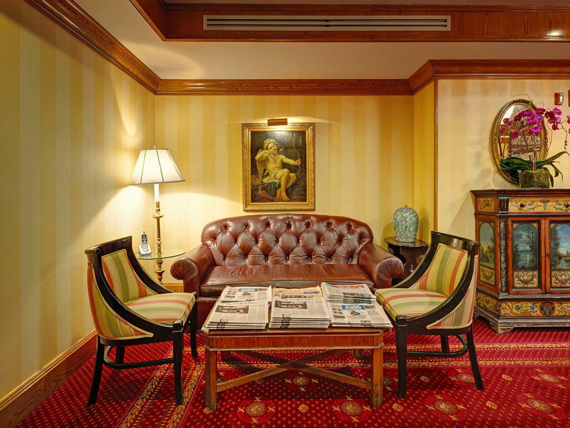 Hotel Elysee By Library Collection 4*