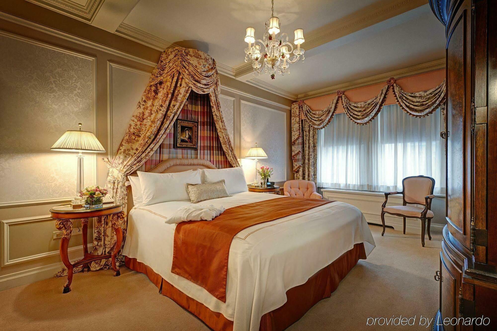 Hotel Elysee By Library Collection 4*