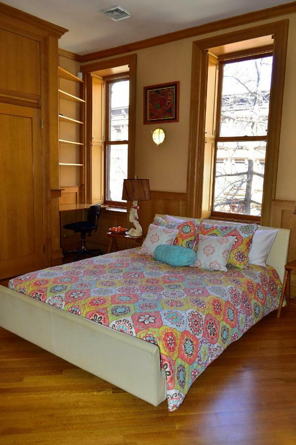 Harlem Jazz Getaway Mansion. Holiday home