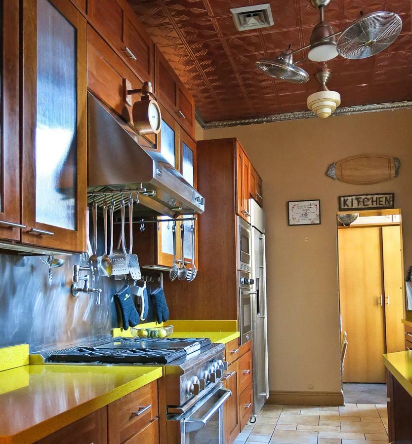 Harlem Jazz Getaway Mansion. Holiday home