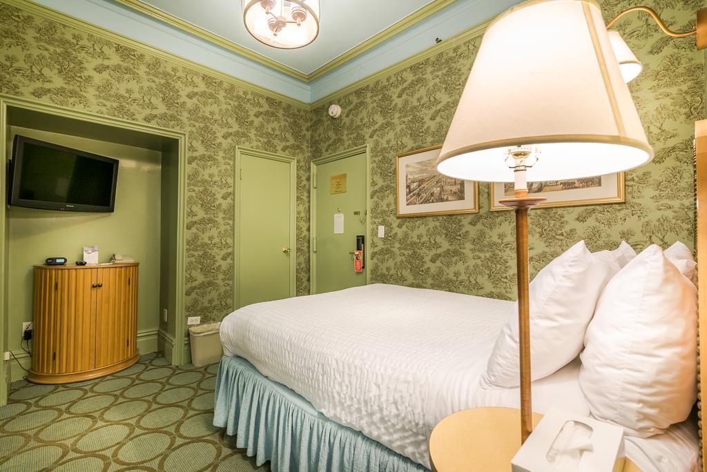 Wolcott Hotel